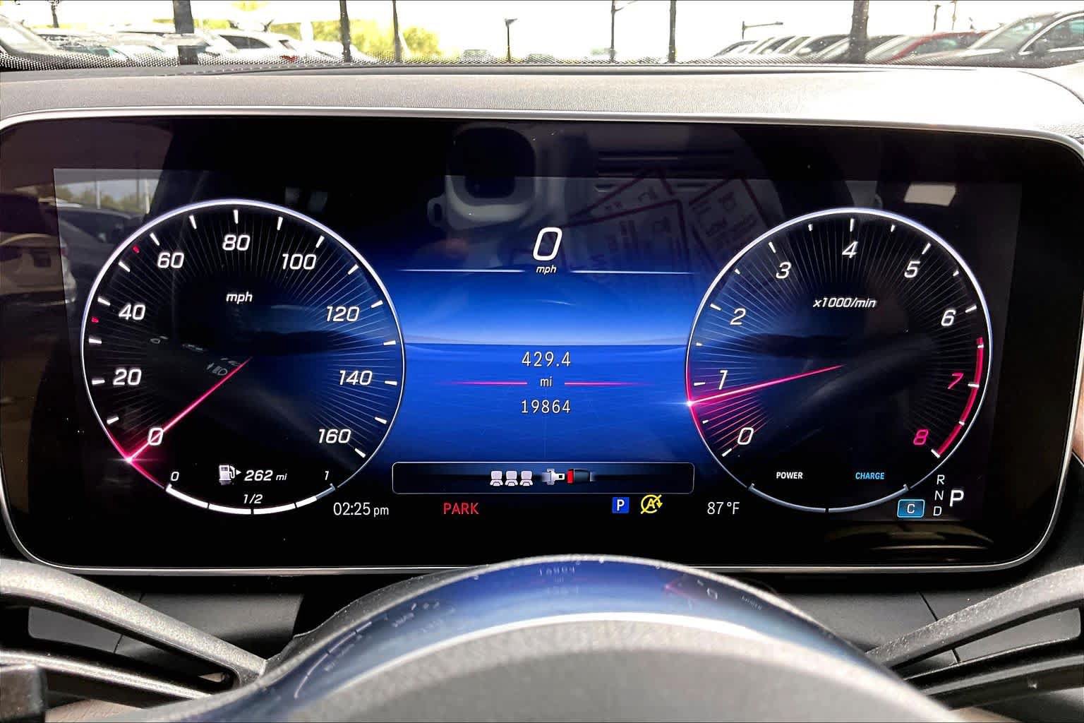 Used 2024 Mercedes-Benz GLC 300 4MATIC image 25