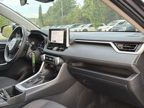 Used 2025 Toyota RAV4 LE AWD/4WD image 15