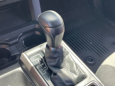 Used 2021 Toyota Tacoma TRD Off-Road w/ Technology Package AWD/4WD image 8