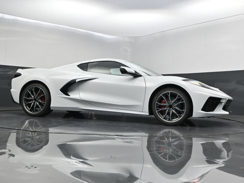 New 2027 Chevrolet Corvette Stingray Coupe w/ 1LT RWD image 41