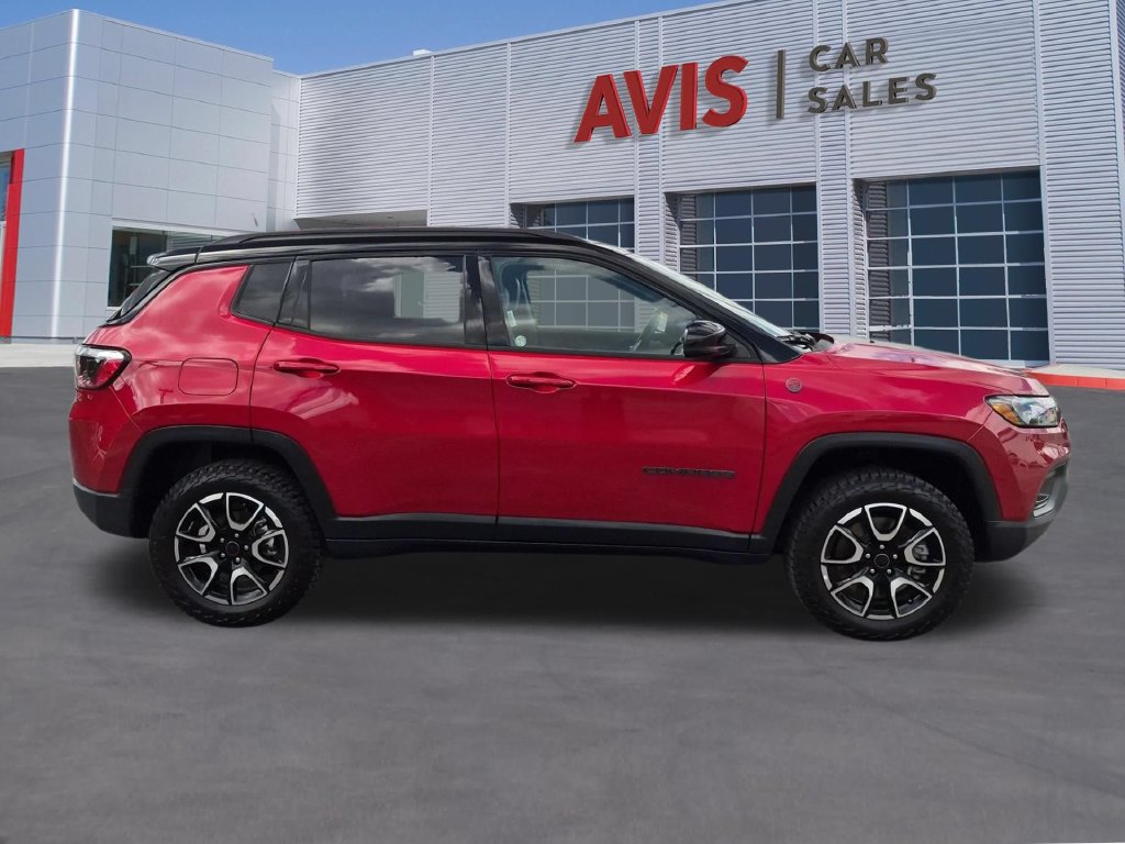 Used 2025 Jeep Compass Trailhawk AWD/4WD image 5