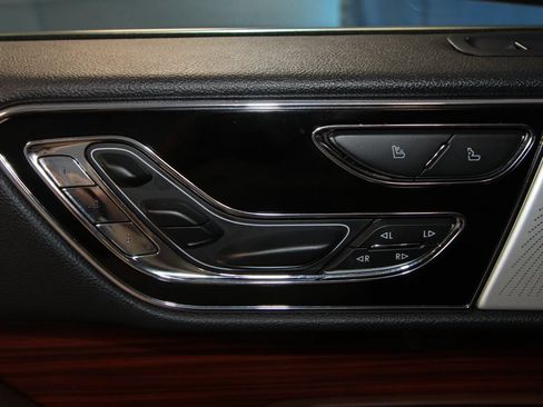 Used 2024 Lincoln Navigator Reserve AWD/4WD image 9
