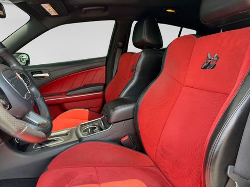 Used 2019 Dodge Charger Scat Pack w/ Dynamics Package RWD image 10