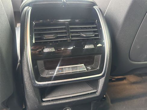 Used 2021 BMW X6 xDrive40i w/ M Sport Package image 23