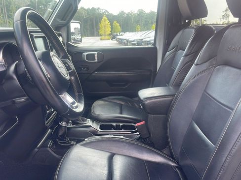 Used 2019 Jeep Wrangler Unlimited Sahara AWD/4WD image 13