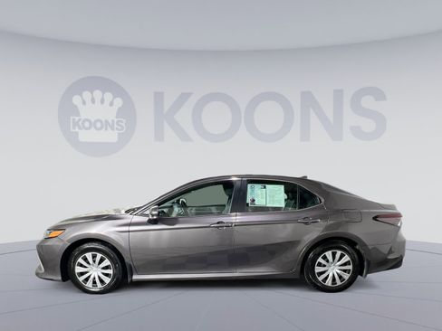 Used 2022 Toyota Camry LE image 2