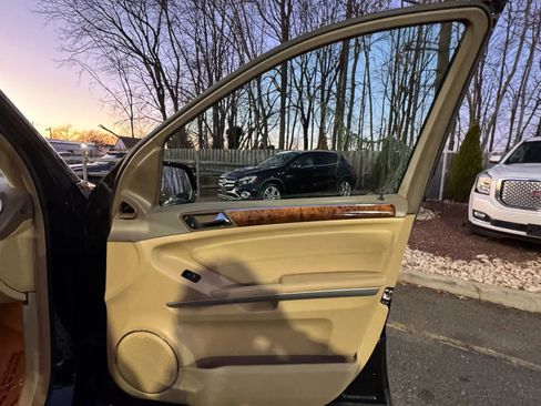 Used 2010 Mercedes-Benz GL 450 4MATIC image 30