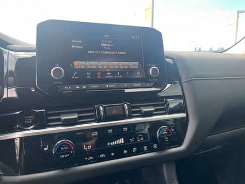 Used 2025 Nissan Pathfinder SV FWD image 20