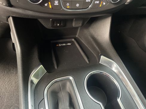 Used 2023 Chevrolet Traverse LT image 27