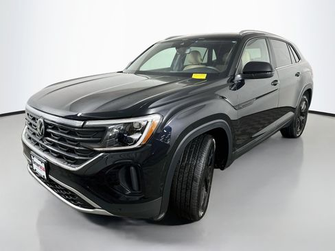 Used 2025 Volkswagen Atlas Cross Sport SE AWD/4WD image 3