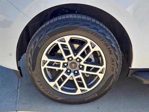 Used 2025 Ford Expedition Active image 5