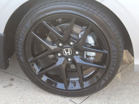 Used 2025 Honda Civic Sport image 3