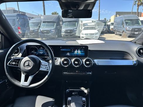 Used 2020 Mercedes-Benz GLB 250 4MATIC w/ Premium Package image 21