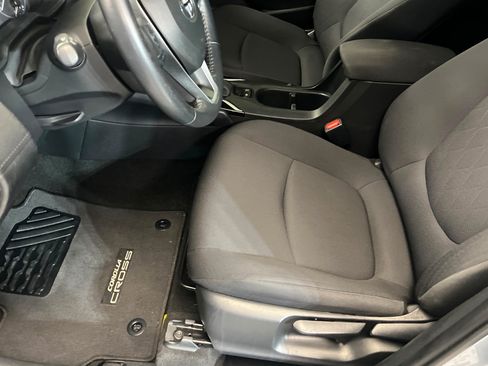 Used 2023 Toyota Corolla Cross LE w/ Moonroof Package FWD image 18