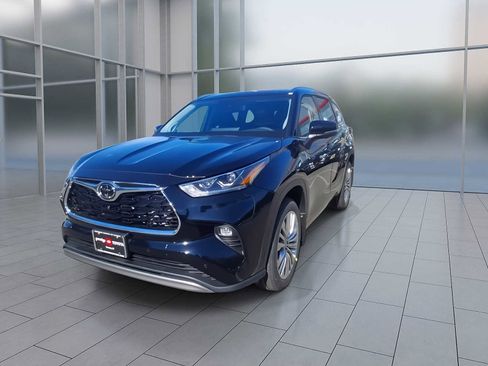 New 2026 Toyota Highlander Platinum AWD/4WD image 4