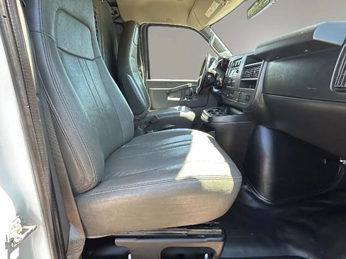Used 2018 Chevrolet Express 3500 w/ Driver Convenience Package RWD image 34