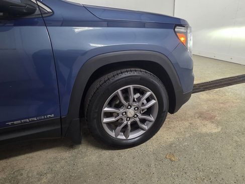 Used 2024 GMC Terrain SLT AWD/4WD image 13