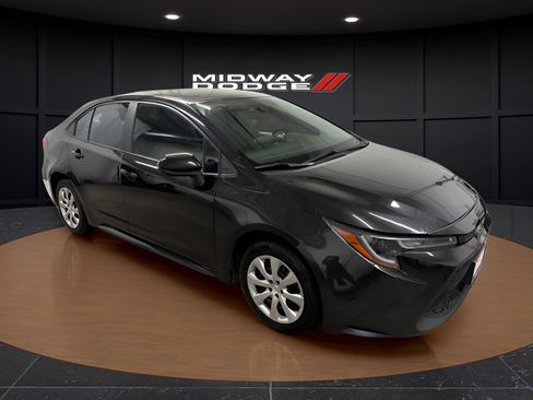 Used 2022 Toyota Corolla LE FWD image 1