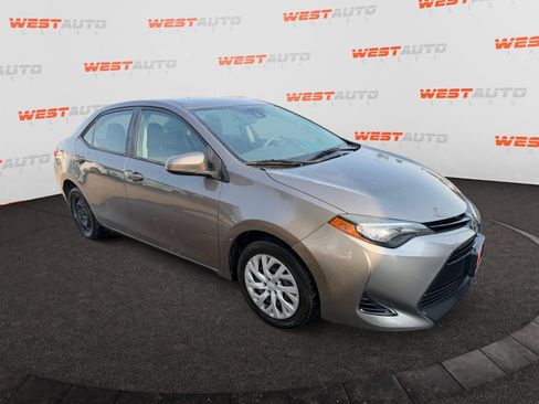 Used 2017 Toyota Corolla LE w/ Carpet Mat Package (TMS) FWD image 7