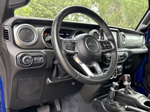 Used 2019 Jeep Wrangler Unlimited Sahara AWD/4WD image 23