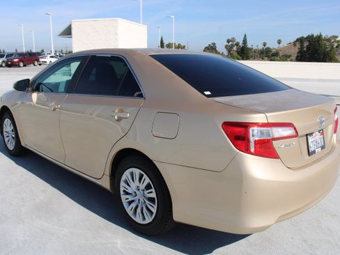 Used 2012 Toyota Camry LE FWD image 5