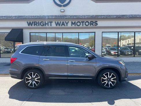 Used 2019 Honda Pilot Touring image 2