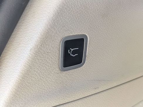 Used 2023 Chrysler Pacifica Touring-L FWD image 27