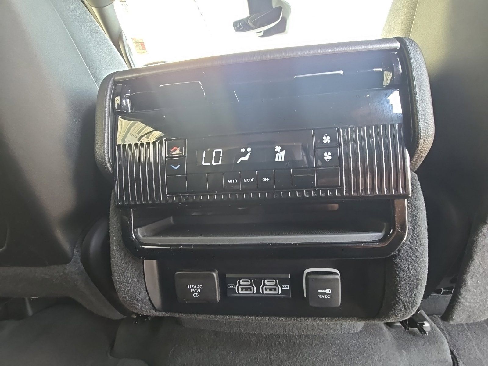 Used 2025 Jeep Wagoneer 4WD image 11