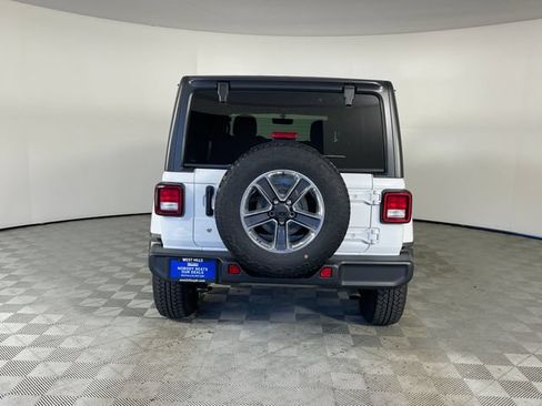 Used 2018 Jeep Wrangler Unlimited Sahara AWD/4WD image 16