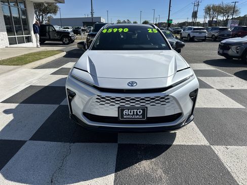 Used 2025 Toyota Crown Signia Limited w/ Advanced Technology Package image 2