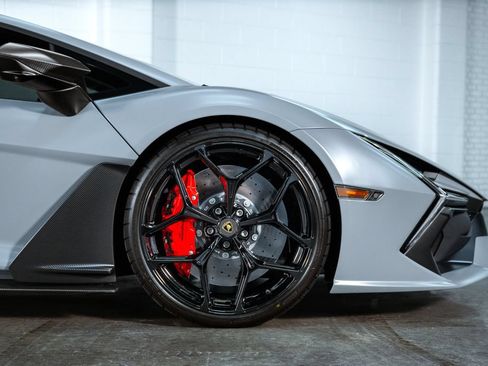 Used 2024 Lamborghini Revuelto AWD/4WD image 23