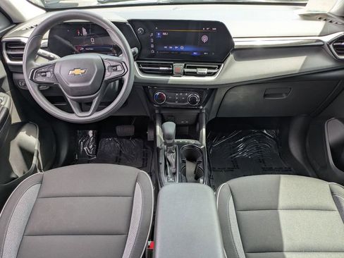 Used 2025 Chevrolet TrailBlazer LT AWD/4WD image 25