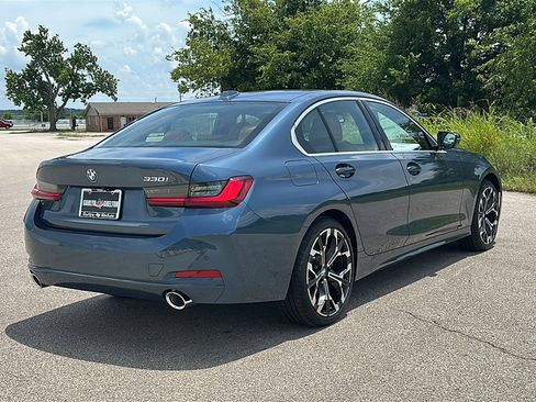 New 2025 BMW 330i Sedan w/ Premium Package image 8