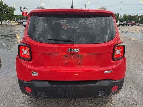 Used 2017 Jeep Renegade Latitude FWD image 3