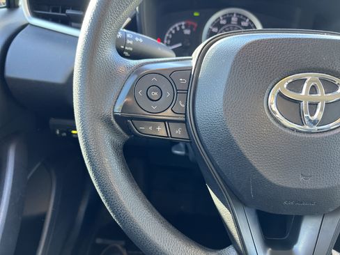 Used 2022 Toyota Corolla LE image 19
