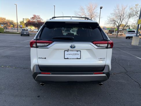 Used 2019 Toyota RAV4 Limited image 7