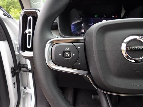 New 2025 Volvo XC40 B5 Core w/ Protection Package Premier image 15