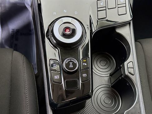 Used 2024 Kia Sportage LX image 8