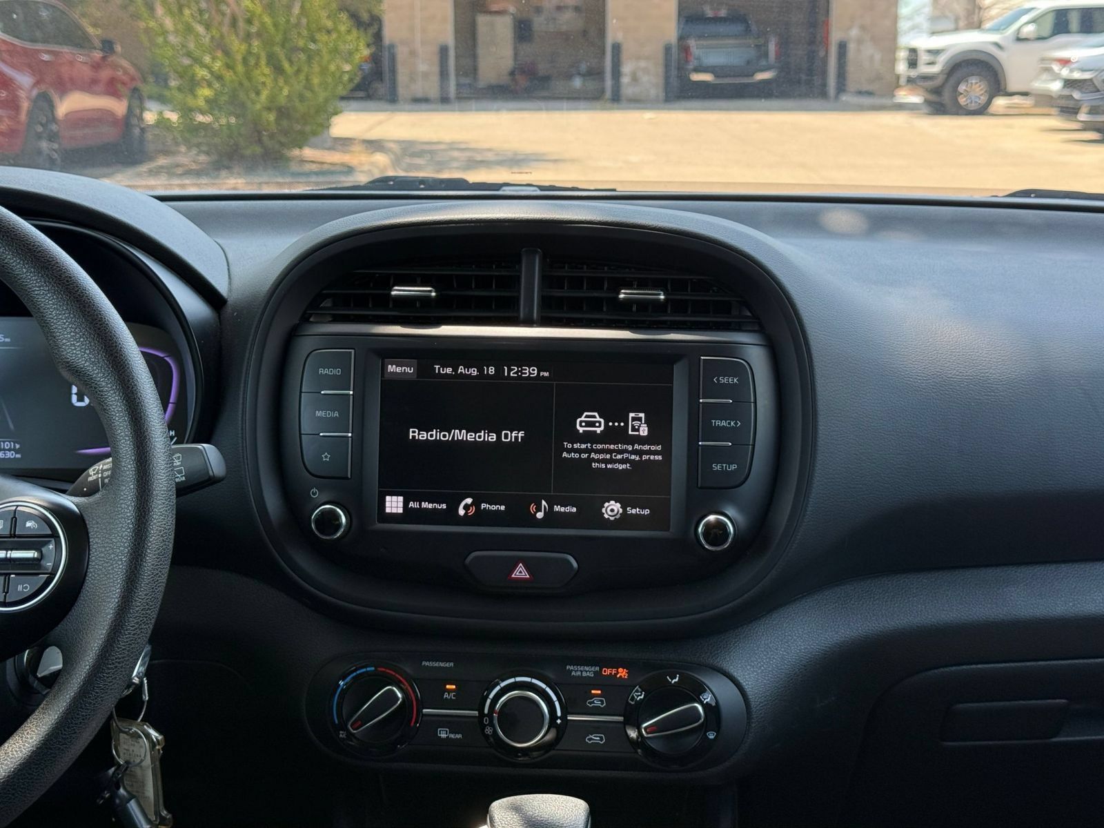 Used 2025 Kia Soul LX w/ LX Technology Package FWD image 16