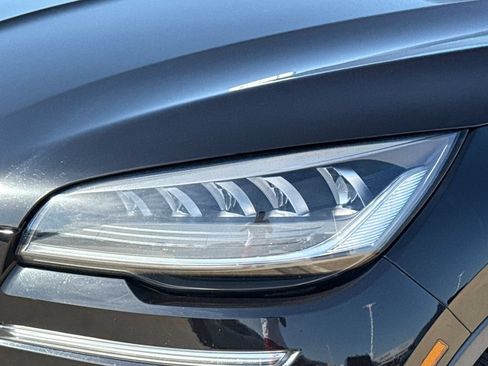 Used 2023 Lincoln Aviator AWD w/ Premium Package image 4