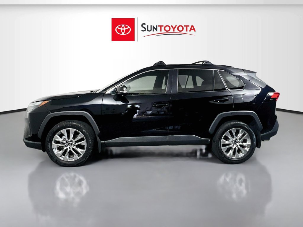 Used 2025 Toyota RAV4 XLE Premium FWD image 7