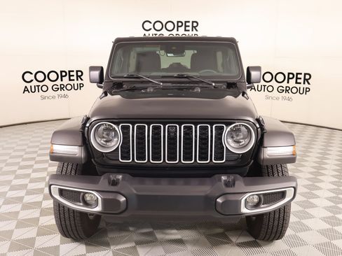 Used 2024 Jeep Wrangler Unlimited Sahara w/ Dual Top Group AWD/4WD image 10