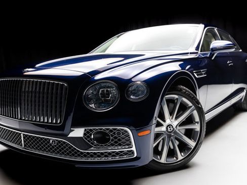 Used 2021 Bentley Flying Spur W12 image 19