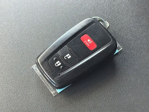 Used 2021 Toyota Highlander L FWD image 33