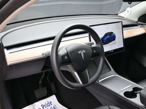 Used 2025 Tesla Model Y Long Range RWD image 16