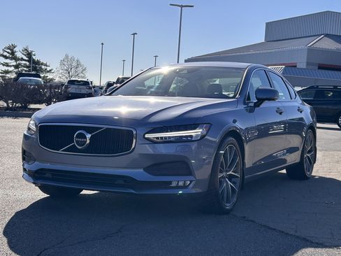 Used 2017 Volvo S90 T6 Momentum w/ Vision Package image 3