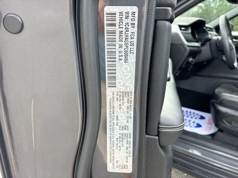 Used 2023 Jeep Grand Cherokee Altitude AWD/4WD image 32