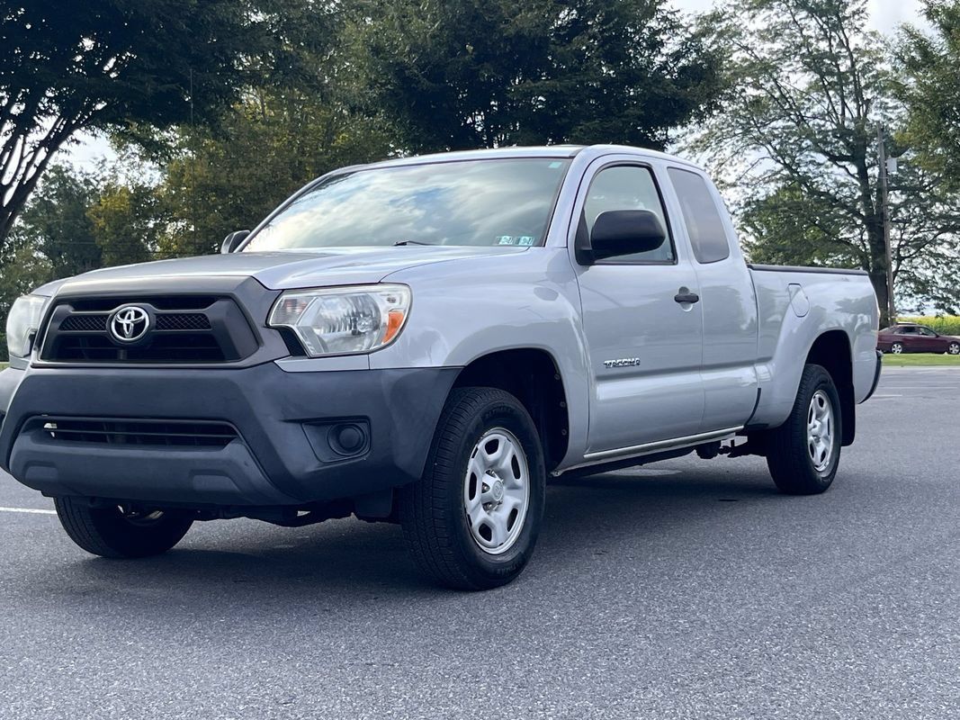 Used 2012 Toyota Tacoma 2WD Access Cab w/ Convenience Pkg image 4