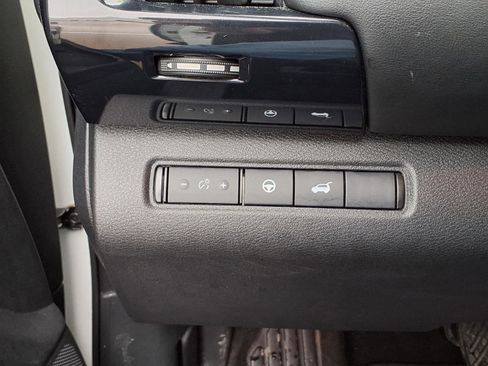 Used 2025 Nissan Pathfinder SV image 22