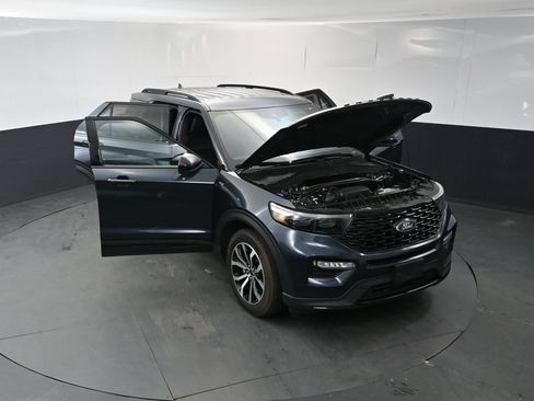 Used 2023 Ford Explorer ST-Line AWD/4WD image 17